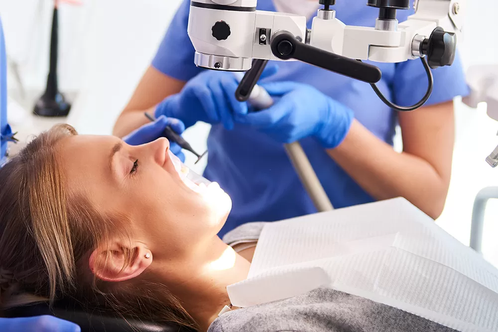 Zabiegi dodatkowe przed implantacją – dlaczego są tak ważne?